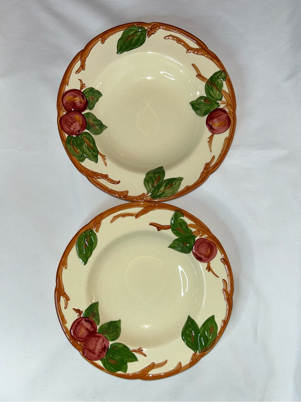 Franciscan Apple Print Vintage Hand-Painted Salad Soup Bowls Set of 7  - 1 Chip - Picture 5 of 11